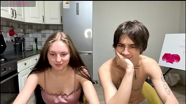 flowerscouple online show from March 13, 2026, 10:15 pm