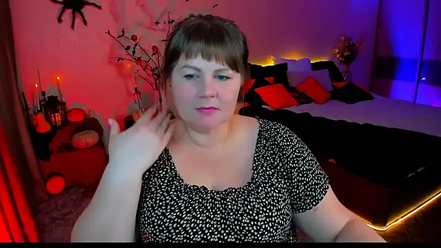 CrystaalStaar online show from October 28, 2025, 8:19 pm