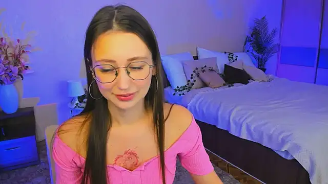 YourLovellyStory online show from October 2, 2025, 11:24 am