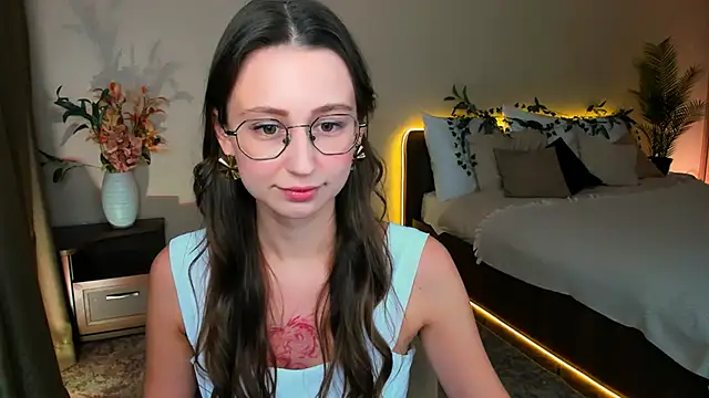 YourLovellyStory online show from September 14, 2025, 4:18 pm