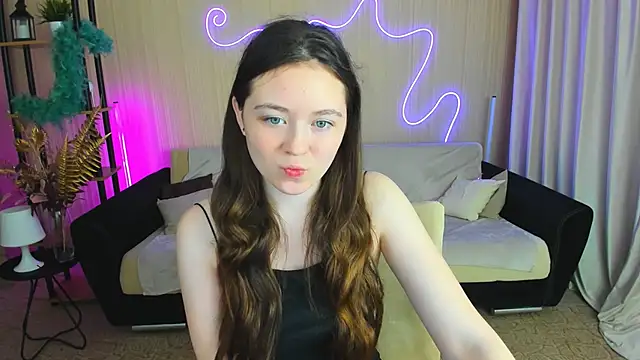 AlluringLookk online show from October 3, 2025, 6:20 pm