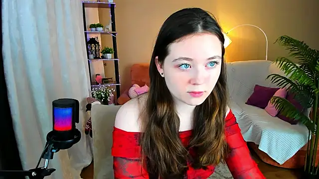 AlluringLookk online show from November 21, 2025, 4:17 pm