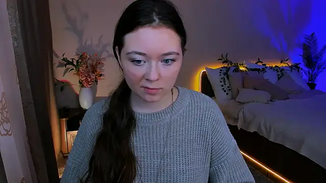 AlluringLookk online show from September 21, 2025, 4:17 am