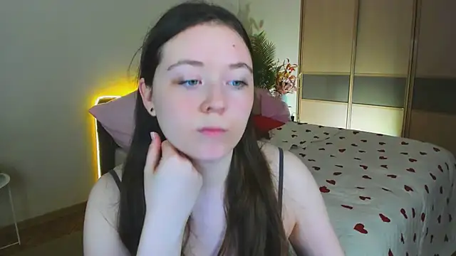 AlluringLookk online show from April 28, 2026, 4:44 pm