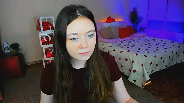 AlluringLookk online show from February 12, 2026, 4:18 pm