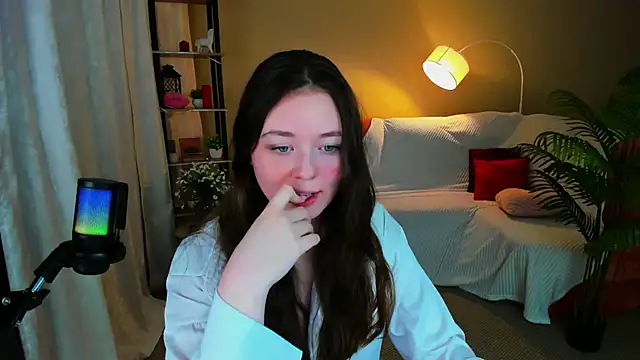 AlluringLookk online show from February 19, 2026, 5:32 pm