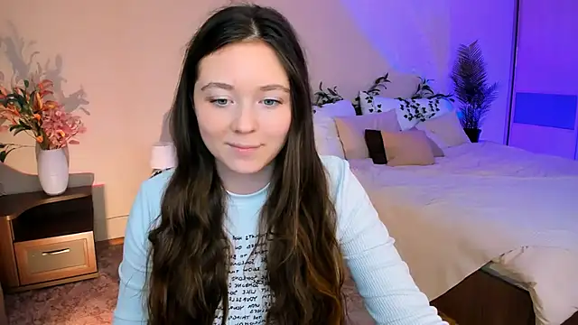 AlluringLookk online show from September 10, 2025, 12:48 pm