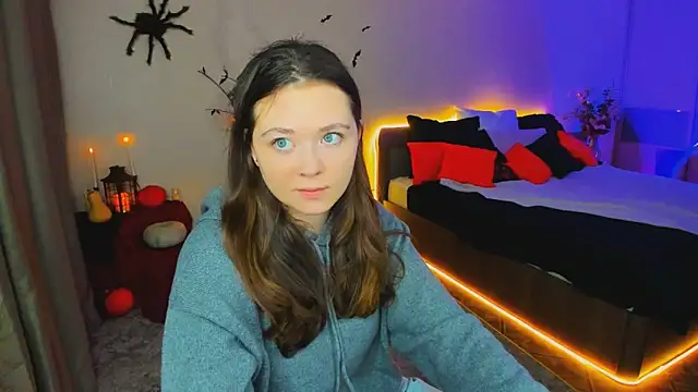 AlluringLookk online show from October 29, 2025, 4:28 pm