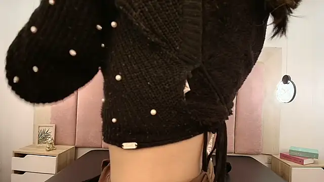 Emilia Bons online show from September 9, 2025, 1:20 pm