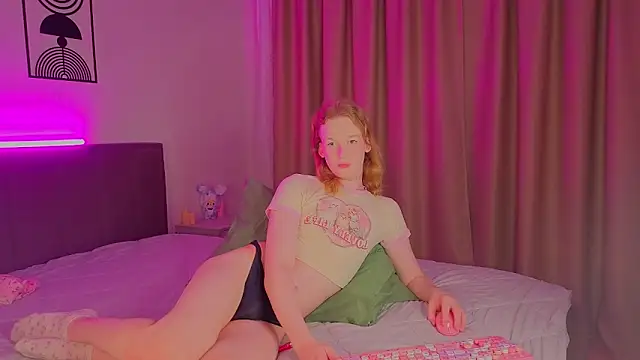 Snapshot of Olivia-Pink chatting on June 14, 2026, 9:27 pm Olivia-Pink online show from June 14, 2026, 9:27 pm