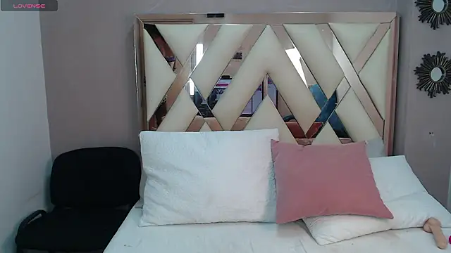 Violett Salvatore online show from February 15, 2026, 4:50 pm