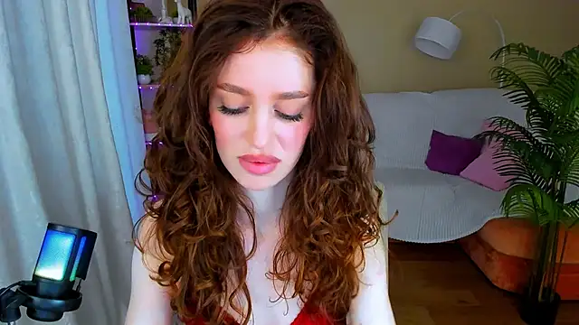 ChristinaConteeree online show from October 7, 2025, 1:23 pm