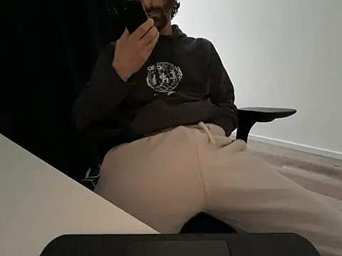 Frankieyyy1 online show from April 21, 2026, 6:36 pm