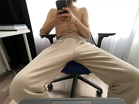 Frankieyyy1 online show from June 12, 2026, 10:13 am