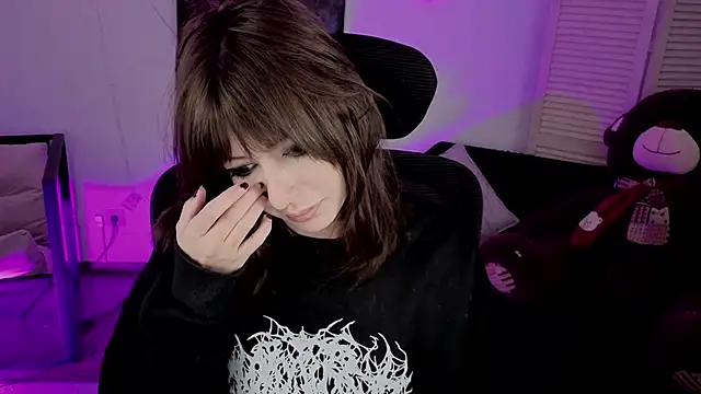 Snapshot of CrystallBloom chatting on February 8, 2026, 2:15 pm CrystallBloom online show from February 8, 2026, 2:15 pm