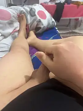 yellova online show from February 9, 2026, 7:45 pm