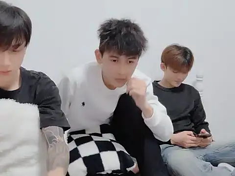 xiaojie2563 online show from November 13, 2025, 9:35 am