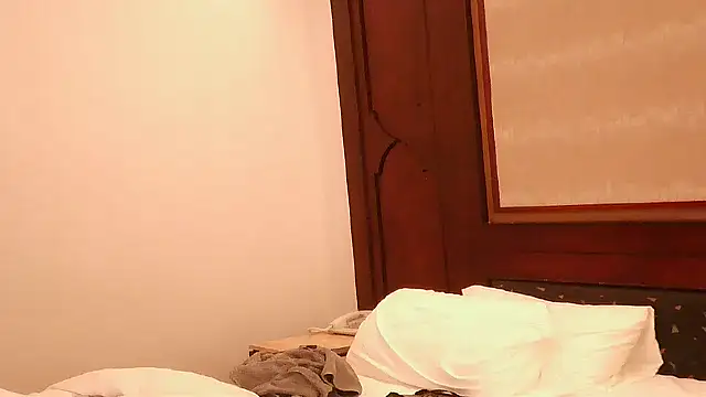 bigbb101011 online show from September 28, 2025, 1:51 pm