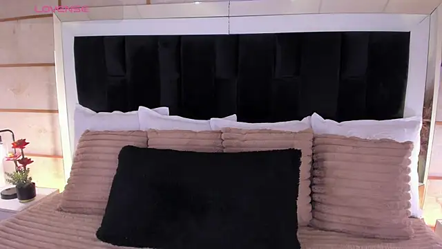 GretaVelvet online show from July 8, 2026, 7:03 pm