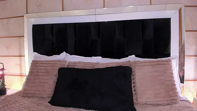 GretaVelvet online show from July 14, 2026, 2:05 am