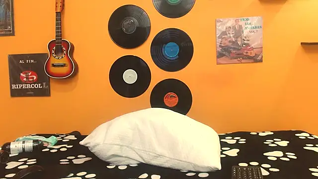 meisevil77 online show from September 28, 2025, 2:51 am