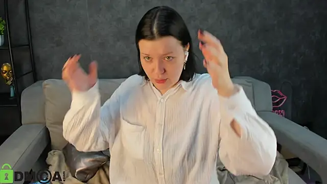 Michele Greenn online show from October 13, 2025, 1:18 am