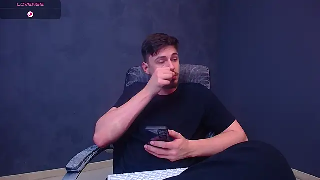 EnzoRace online show from December 15, 2025, 9:04 am