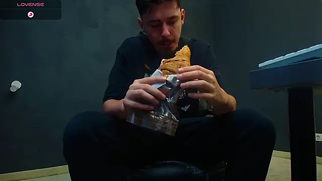 EnzoRace online show from September 14, 2025, 4:46 am