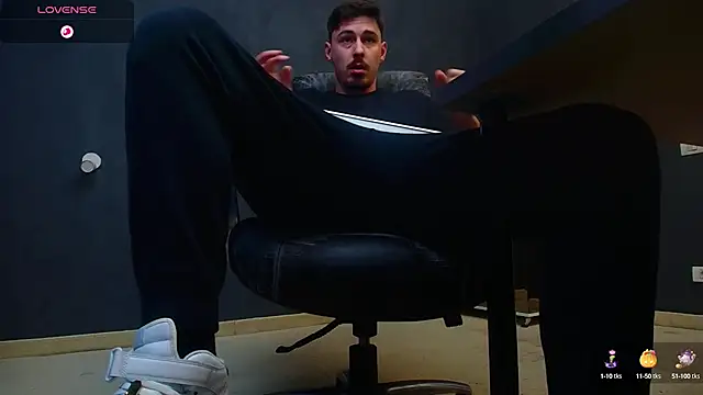 EnzoRace online show from October 5, 2025, 5:09 am