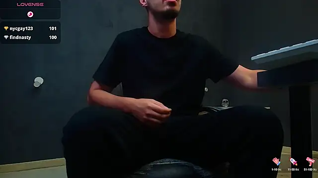 EnzoRace online show from September 26, 2025, 5:03 am