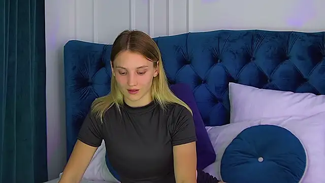StacyEvances online show from July 14, 2026, 6:36 pm