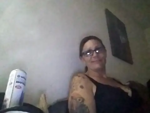 Snapshot of SparklesB1tch chatting on October 18, 2025, 1:02 pm SparklesB1tch online show from October 18, 2025, 1:02 pm