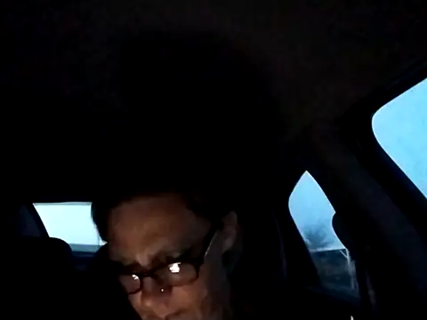 Snapshot of SparklesB1tch chatting on September 26, 2025, 2:07 am SparklesB1tch online show from September 26, 2025, 2:07 am