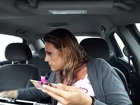 Snapshot of SparklesB1tch chatting on November 20, 2025, 11:25 pm SparklesB1tch online show from November 20, 2025, 11:25 pm