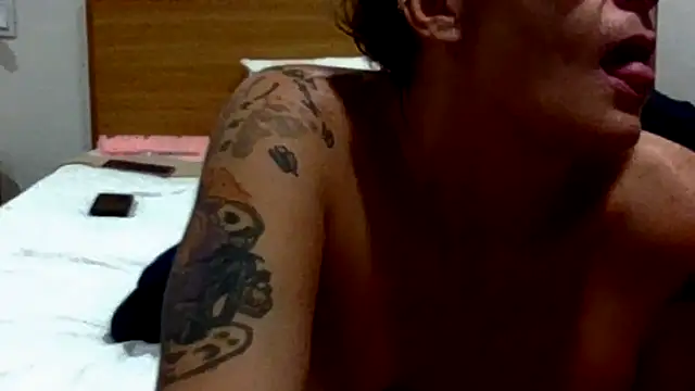 Snapshot of SparklesB1tch chatting on October 2, 2025, 10:18 am SparklesB1tch online show from October 2, 2025, 10:18 am