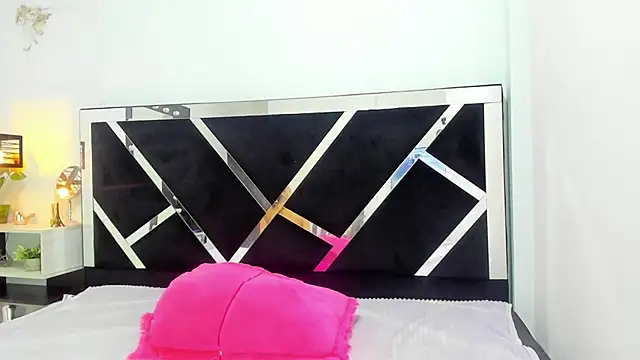 iisabella noa online show from September 15, 2025, 12:38 pm