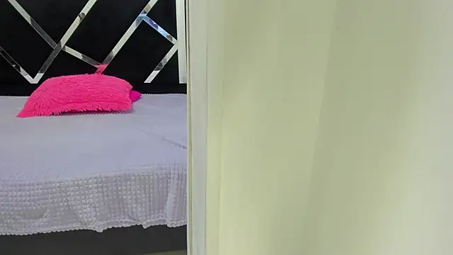 iisabella noa online show from September 29, 2025, 1:17 pm