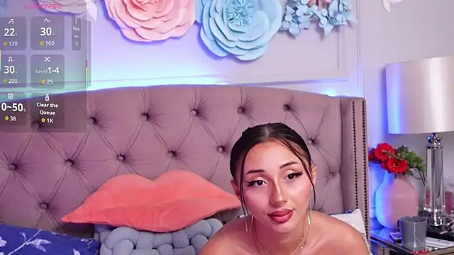 JenniferLovve online show from June 25, 2026, 4:32 am