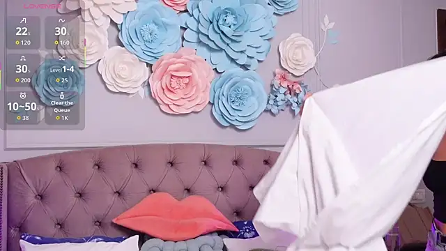 JenniferLovve online show from June 26, 2026, 4:18 am