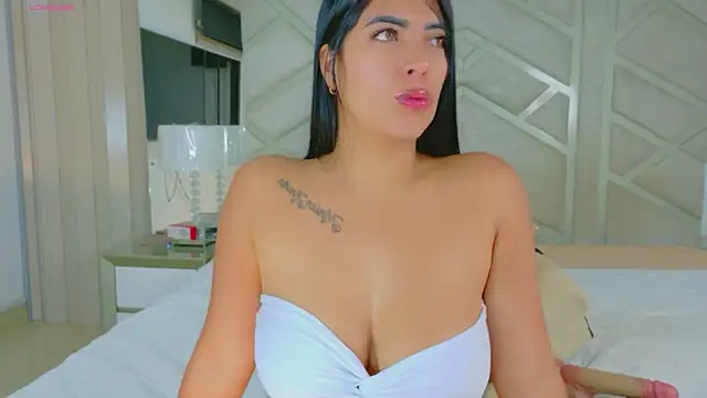 RoseMariee  online show from May 13, 2026, 9:27 am