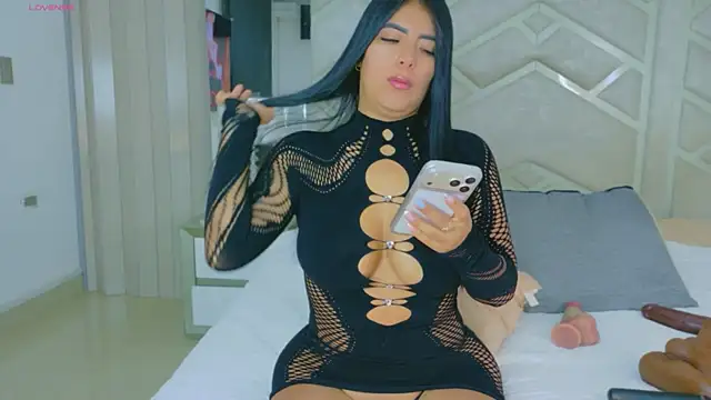 RoseMariee  online show from May 4, 2026, 9:12 am