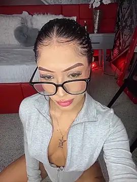 MystiqueXXX online show from May 27, 2026, 1:07 pm