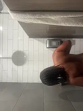 reinagotthroat online show from February 8, 2026, 1:53 pm