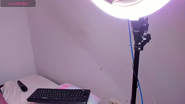 Brandy brown  online show from September 24, 2025, 11:43 pm