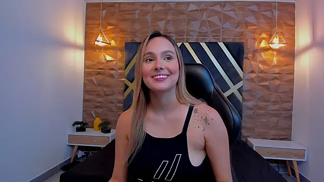 Emmaa white  online show from November 10, 2025, 5:18 pm