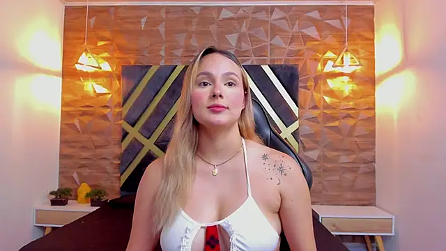 Emmaa white  online show from April 22, 2026, 5:20 pm