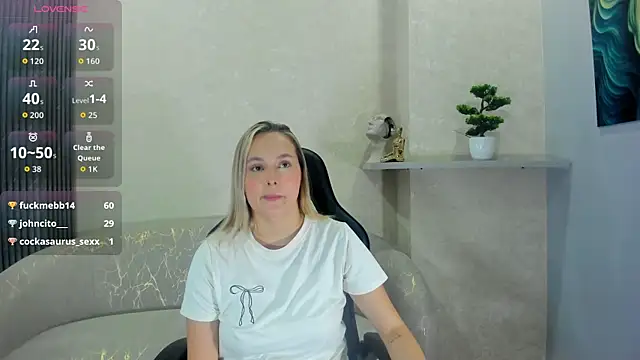 Emmaa white  online show from June 22, 2026, 5:32 pm