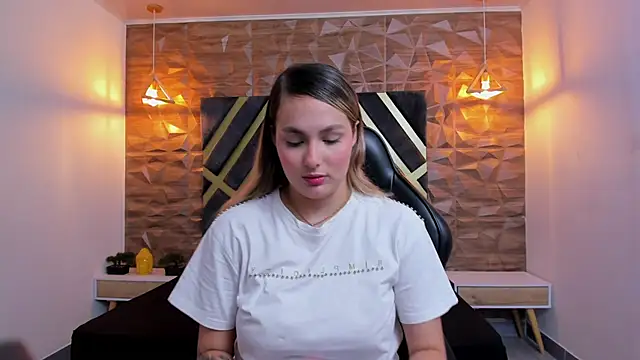 Emmaa white  online show from April 24, 2026, 5:15 pm