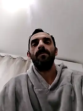 hotmen83 online show from October 27, 2025, 11:22 am