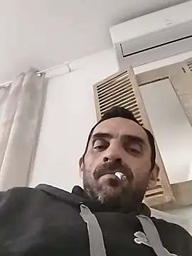 hotmen83 online show from October 3, 2025, 9:05 pm